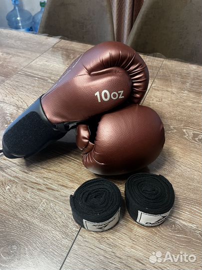 Боксерские перчатки 10 oz