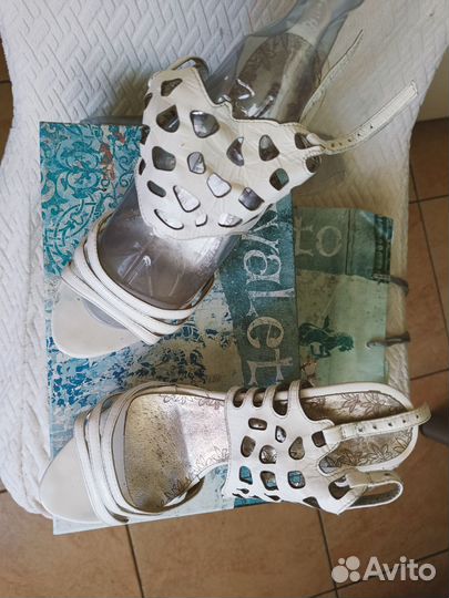 Cavaletto Босоножки белые 38 размер