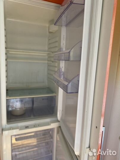 Встраиваемый холодильник zanussi