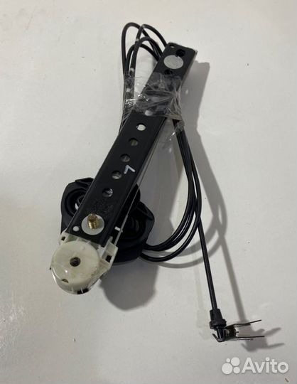 Регулятор ремня безопасности передний левый