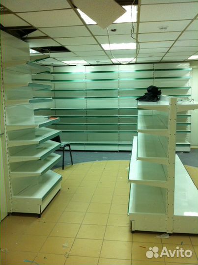 Торговые пристенные стеллажи