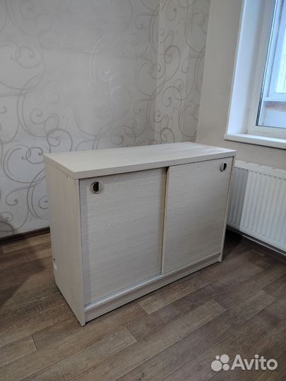 Тумба с полочками