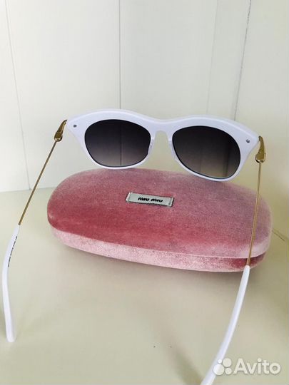 Солнечные очки Miu Miu