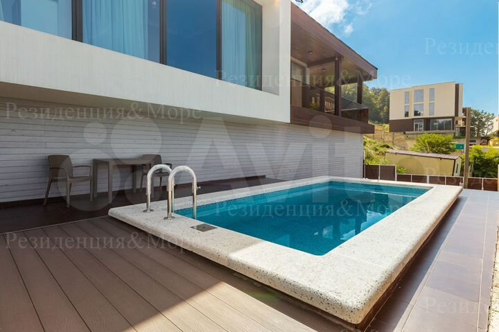 Дом 180 м² на участке 5 сот.