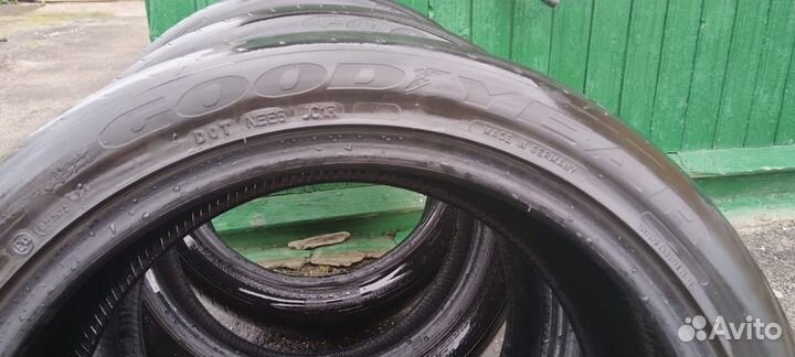 Goodyear EfficientGrip 235/45 R19 95V