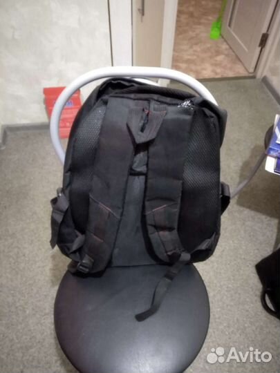 Разные рюкзаки и сумки в том числе и для школы