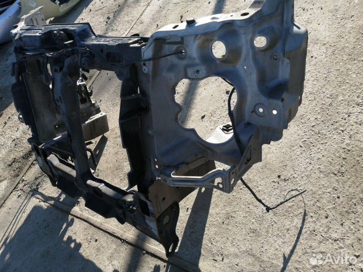 Рамка радиатора Nissan Elgrand E51 VQ35