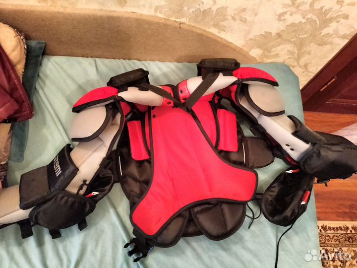 Нагрудник хоккейный вратарский