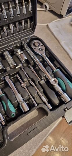 Набор инструментов для автомобиля новый