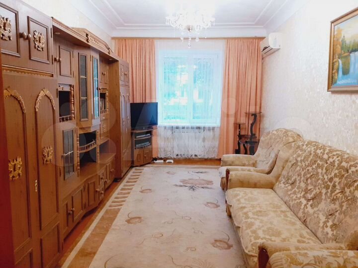 3-к. квартира, 70 м², 1/2 эт.