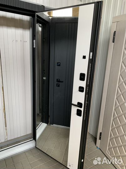 Дверь стальная. Luxor 2. Мдф дуб вертикаль