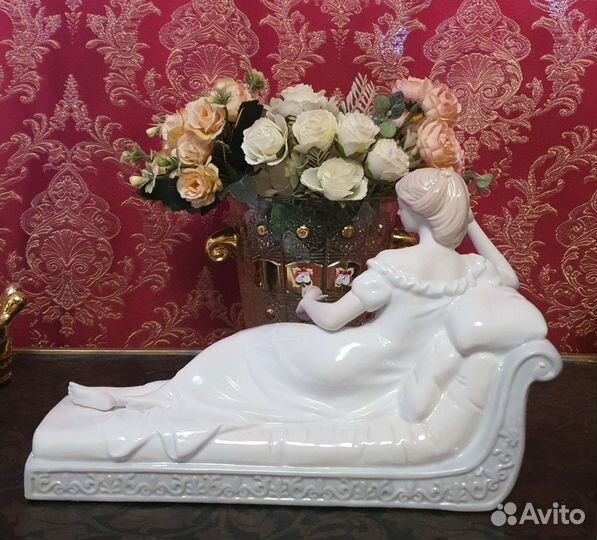 Статуэтка дама