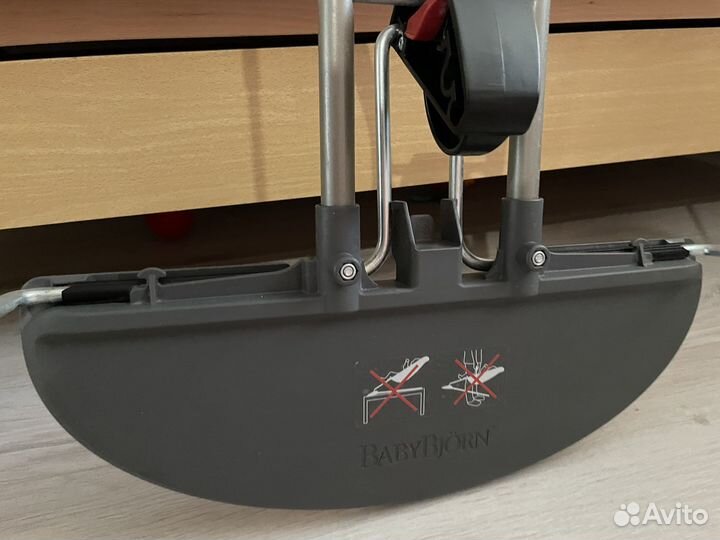 Шезлонг babybjorn с игрушкой оригинал