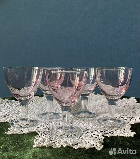 Старинные рюмки розовое стекло