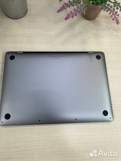 Macbook pro 13 m1/8/256gb A2338 полоса