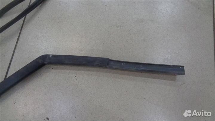 Уплотнитель стекла двери передней левой Peugeot 4