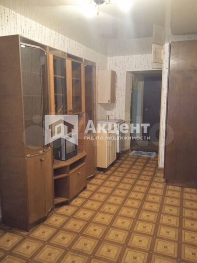 Комната 13 м² в 5-к., 3/3 эт.