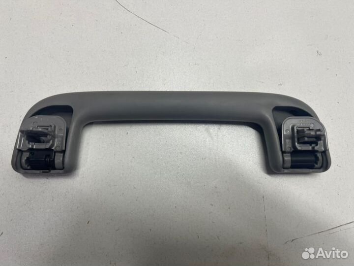 Ручка внутренняя потолочная передняя Toyota Camry