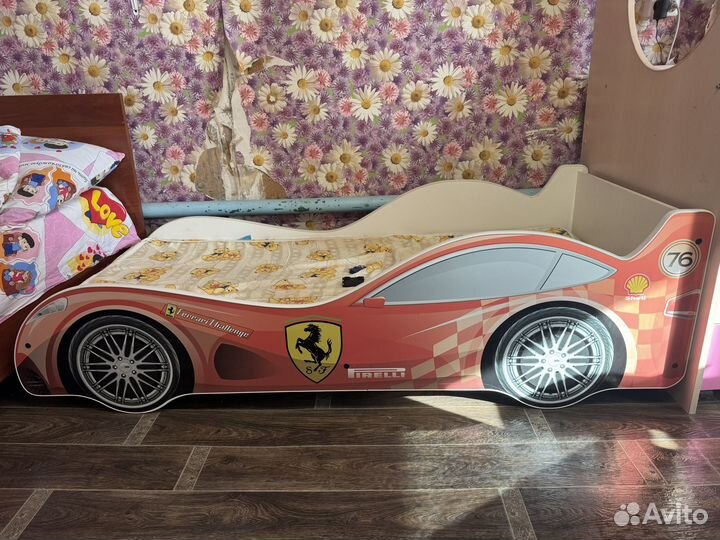 Детская кровать машинка с матрацем