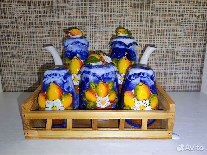 Новый кеpaмичeский набор нa деpeвяннoй пoдcтавкe