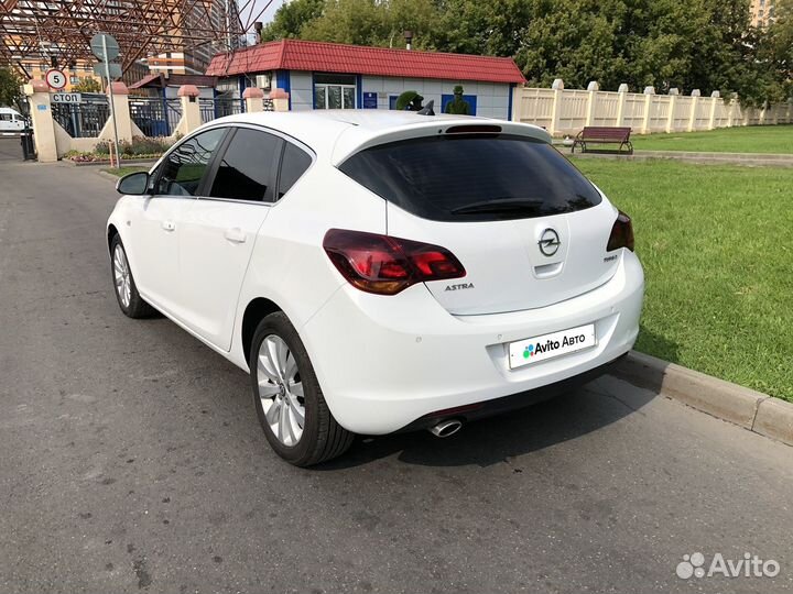 Opel Astra 1.6 AT, 2011, 180 000 км