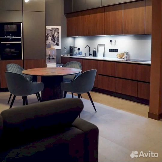 Кухня на заказ под потолок