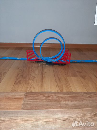 Гоночный трек с машинкой