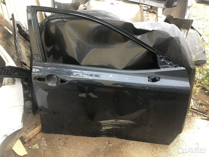 Правая передняя дверь Toyota Camry 70