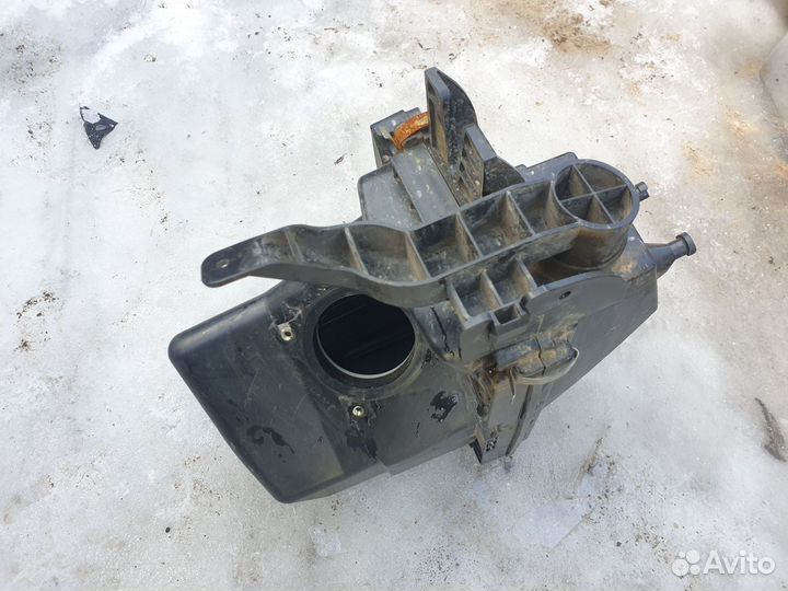 Корпус воздушного фильтра Nissan X-Trail T30 QR20