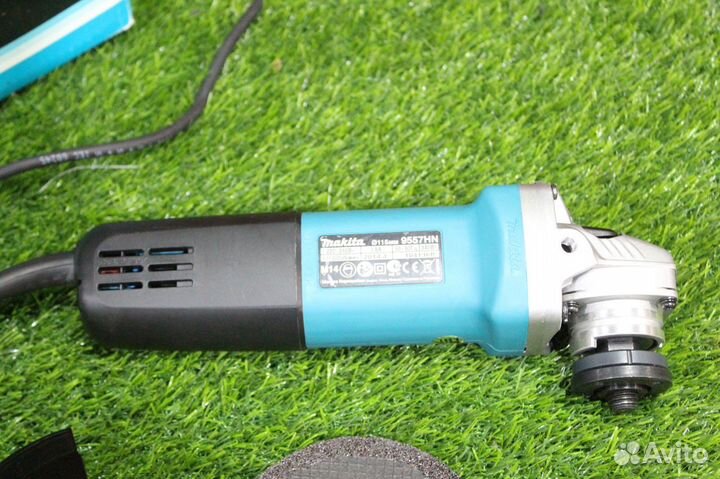 Угловая шлифмашина Makita 9557HN Новая