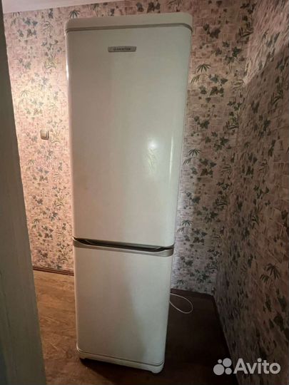 Холодильник Аристон