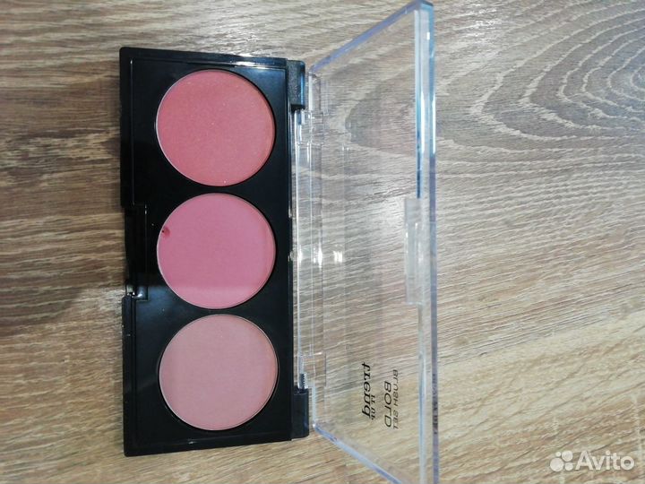 Тени, румяна, хайлайтеры