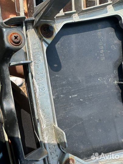 Решетка радиатора Toyota Crown 2008-2012