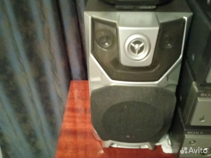 Акустические колонки LG