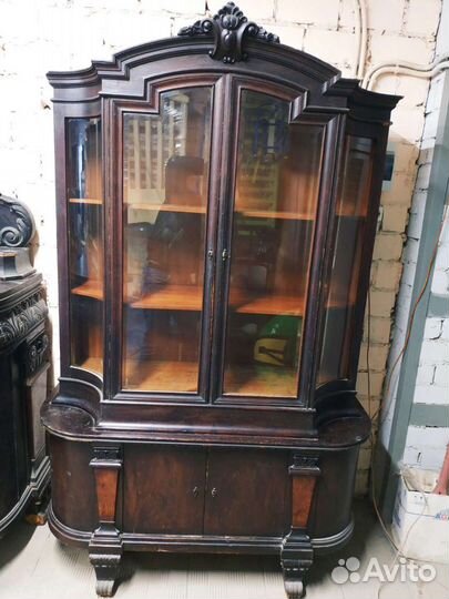 Антикварный мебельный гарнитур из трёх предметов