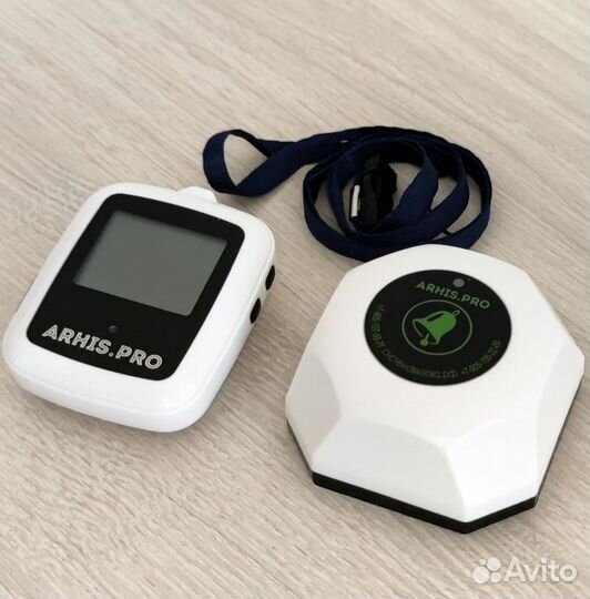 Кнопка вызова персонала к больному и часы пейджер