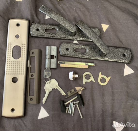 Замок дверной