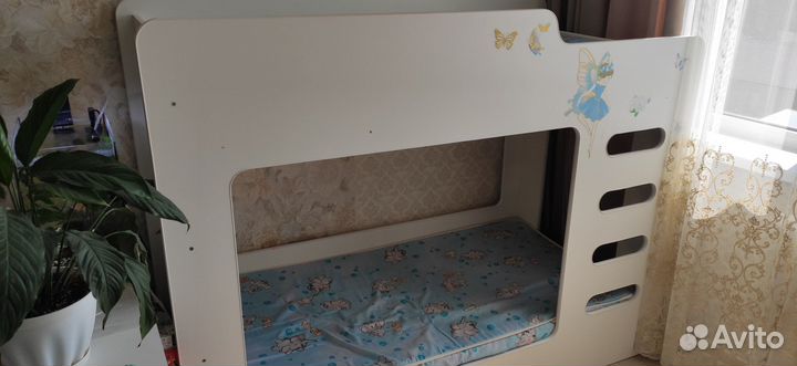 Кровать двухъярусная с матрасами