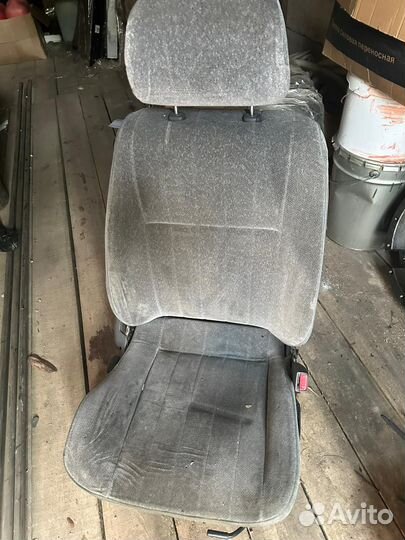 Передние сиденья от toyota