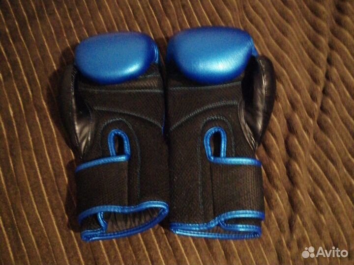 Боксерские перчатки 10 oz clinch