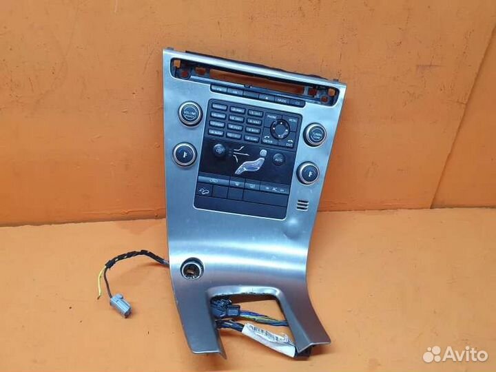 Блок управления климат-контролем и магнитолой