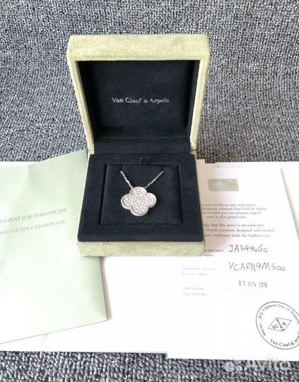 Золотое колье Van Cleef 18 гр 2.6 ct