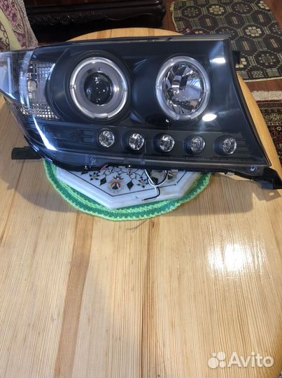 Фары новые Тойота Ленд Крузер 200