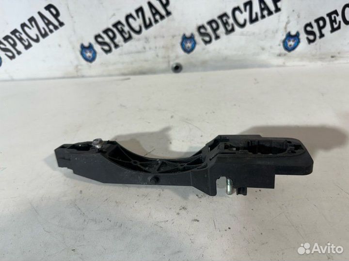 Держатель ручки передний левый Kia Ceed ED 06-12
