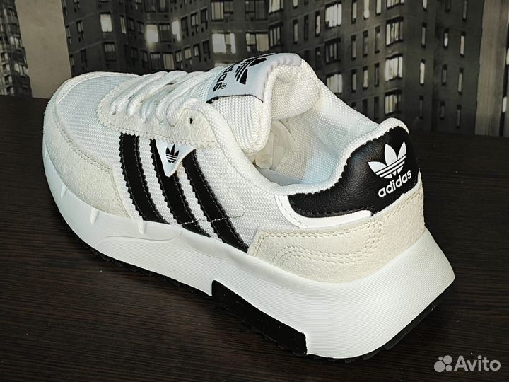 Кроссовки adidas женские белые