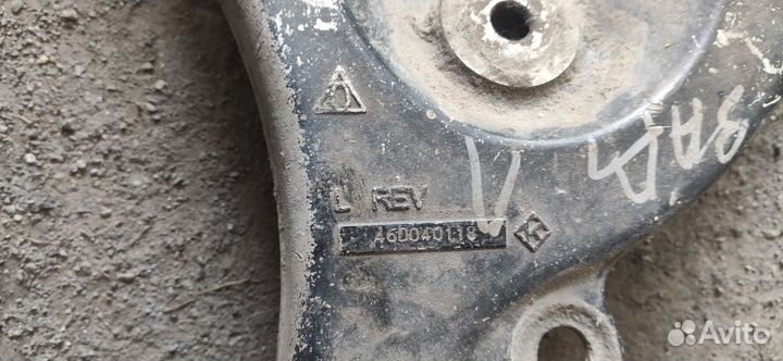 Задний левый нижний рычаг мл w163