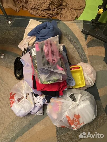 Вещи для взрослых и детей пакетом