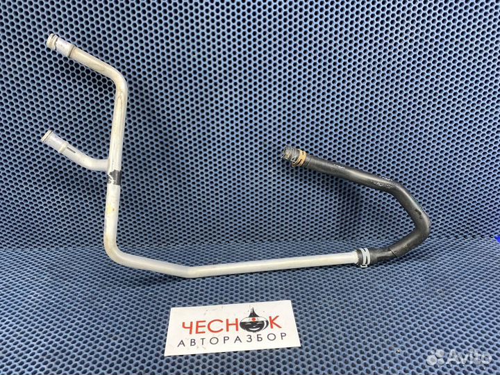 Трубка шланг системы охлаждения Audi Q7 под крылом