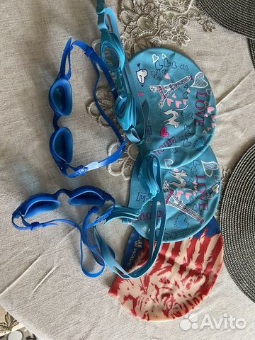 Резиновые шапочки и очки для плавания детские