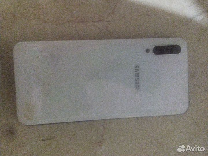 Samsung Galaxy A50, 4/64 гб